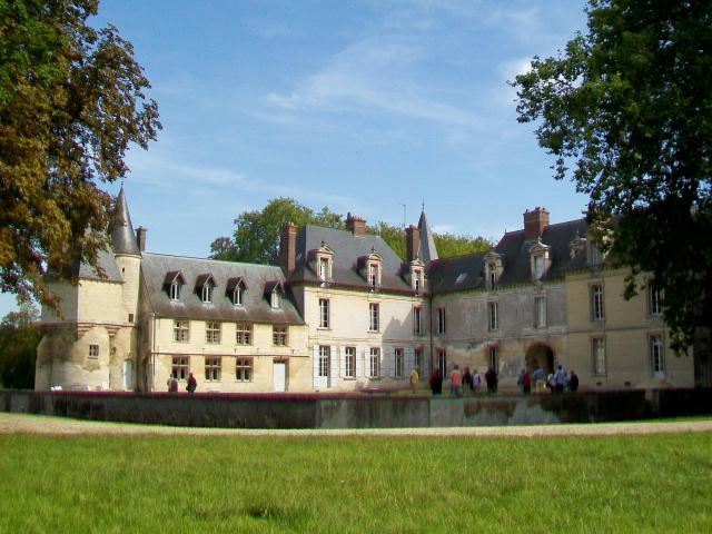 Vue d'ensemble du château depuis le nord-ouest.