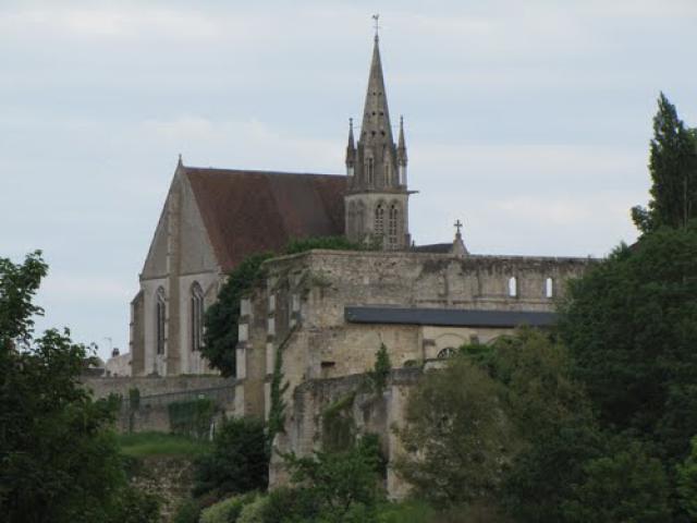 Eglise Saint-Denis et abbaye Saint-Arnoult vues depuis le Chemin du Moulin Picard