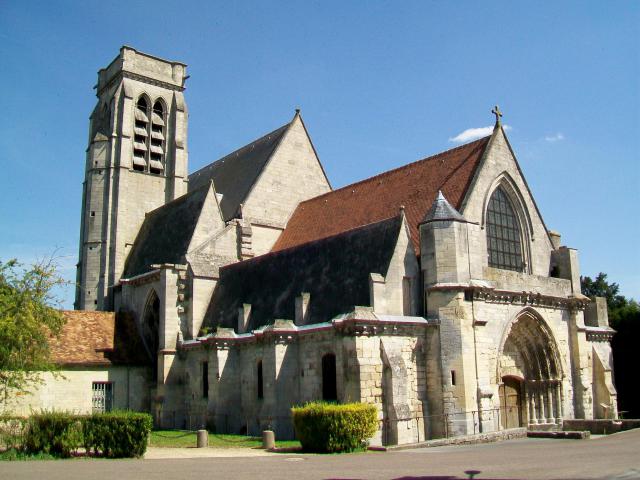 La collégiale Notre-Dame depuis le nord-ouest.