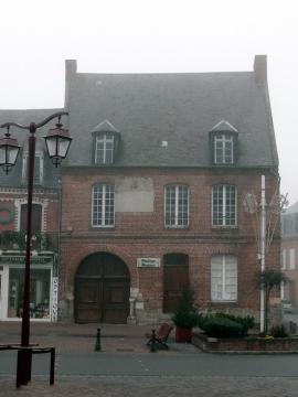L'ancienne Auberge de l'Écu de Crevecœur-le-Grand (Oise) où Alexandre Dumas fit s'arrêter l'un de ses Trois mousquetaires
