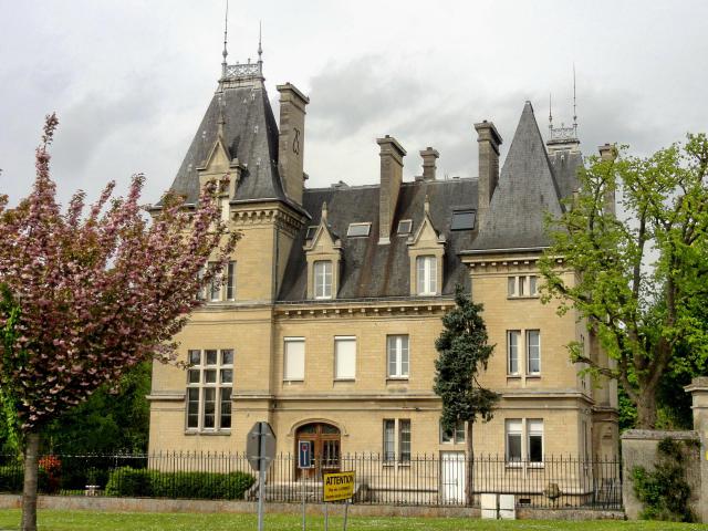 Le château Civet, près de l'église (à ne pas confondre avec le château de Laversine).