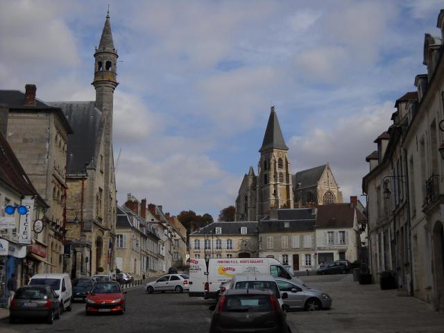 La Place de l'Hôtel de Ville de Clermont, Oise, France.
