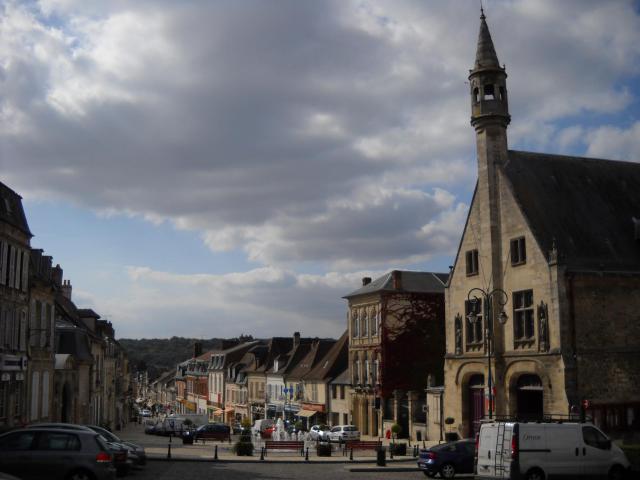 La Place de l'Hôtel de Ville de Clermont, Oise, France.