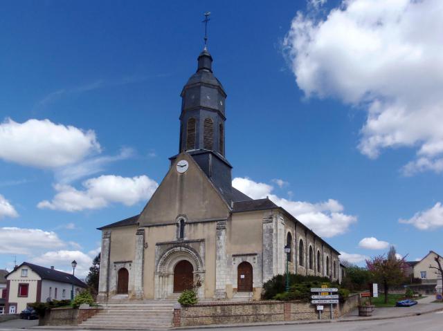 Bazoches-sur-Hoësne (Normandie, France). L'église Saint-Pierre.