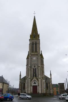 L'église Saint-Pierre-et-Saint-Paul à Couterne (Orne, Normandie, France).