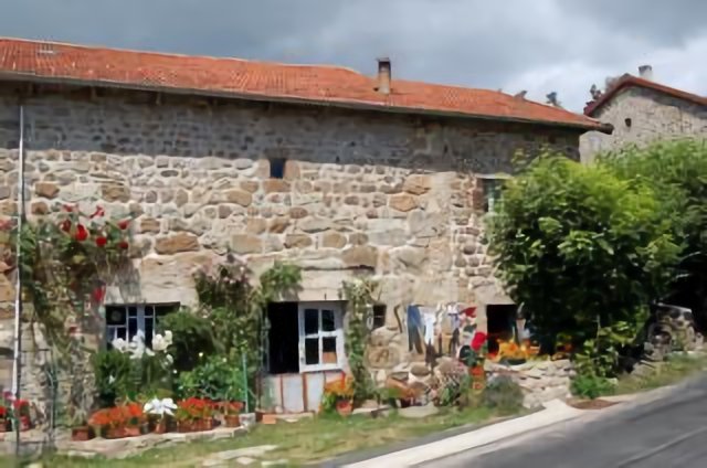 Une ferme dans Villeneuve (Ardèche)