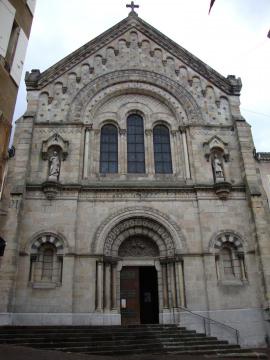 Aubenas (Ardèche, Fr) église St.Laurent, façade.