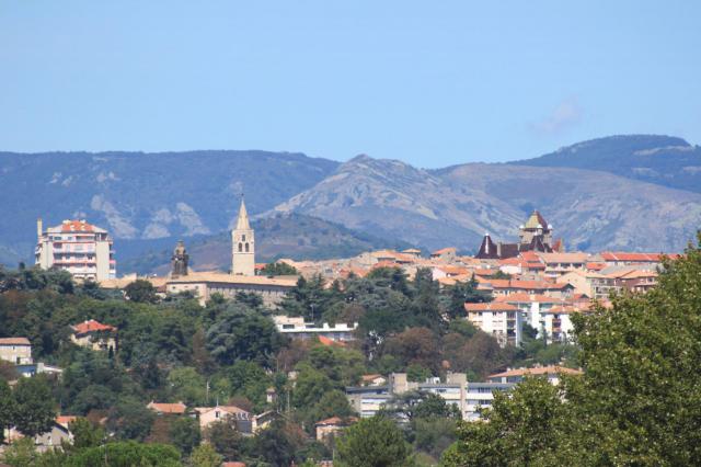 La ville d'Aubenas vue depuis le sud.