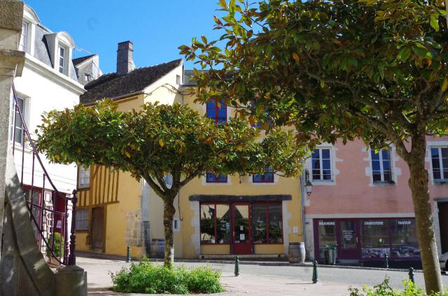Maisons aux façades colorées de la cité médiévale de bellême