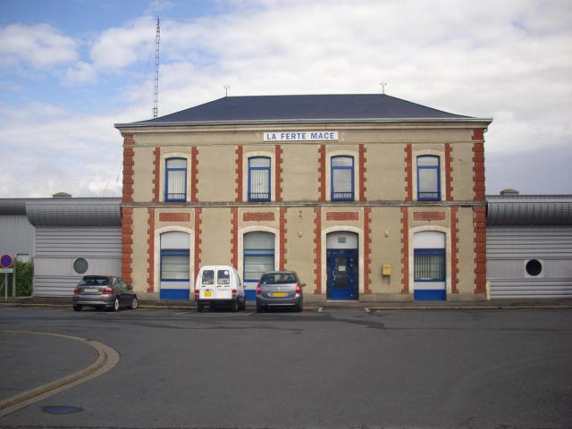 Ancienne gare SNCF de la Ferté-Macé (Basse-Normandie, France)