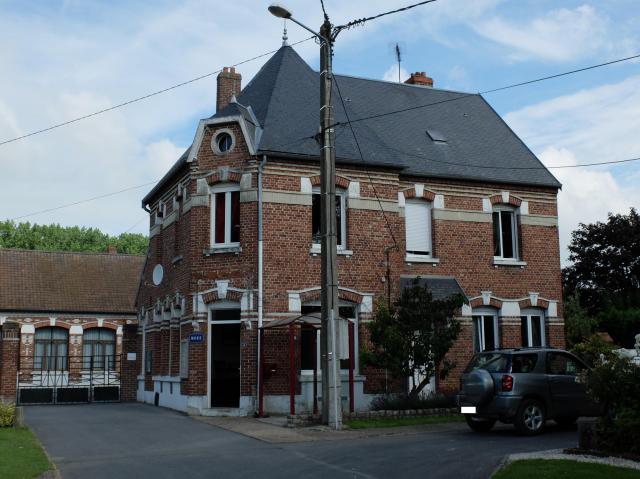 Vue de la mairie d'Éterpigny (Pas-de-Calais).