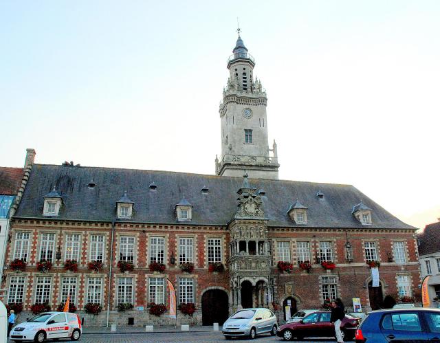 palais de Marie d'Hongrie, maintenant hôtel de ville à Hesdin