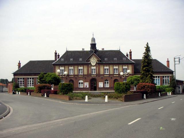 Vue de la mairie d'Epinoy (Pas-de-Calais) Image prise par Padawane le 19 mai 2005 Padawane