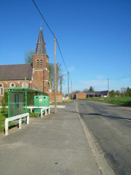 Vue de la rue principale de Gommecourt (62).