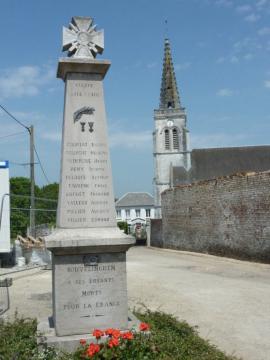 Monument aux morts de Bouvelinghem sur le chemin de l'église