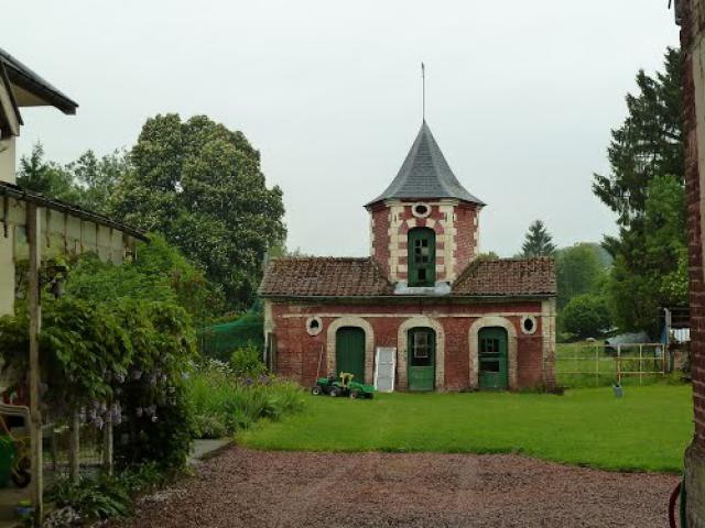 Thièvres.- Pigeonnier