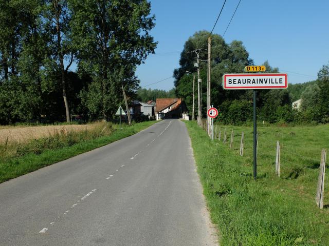 Vue d'une entrée de la commune de Beaurainville.