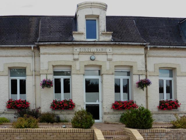 La mairie d'Acquin, dans l' Audomarois.- Pas-de-Calais