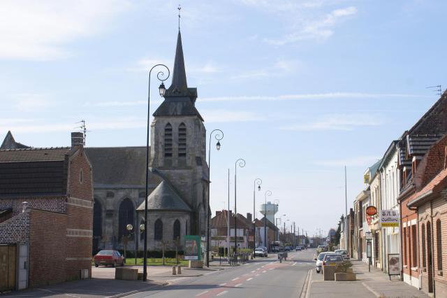 La rue principale d'Essars, qui se trouve être également la route départementale D 171 de Béthune à Armentières