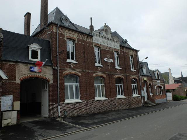 Vue de la mairie de Quéant.