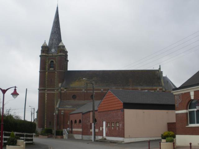 Vue de l'église Saint-Martin de Graincourt-lès-Havrincourt.