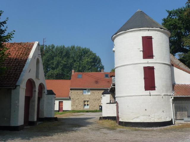 Zouafques (Pas-de-Calais, Fr) pigeonnier de la ferme de Wolphus