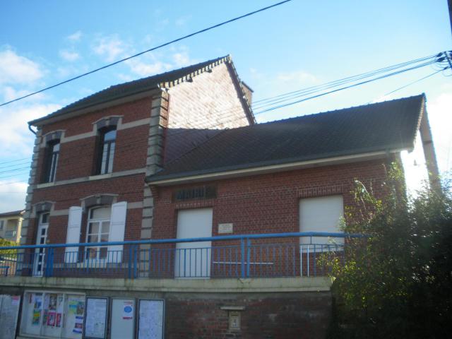 Vue de la mairie de Beugin.