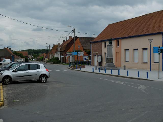 Vue de la place d'Ecques.