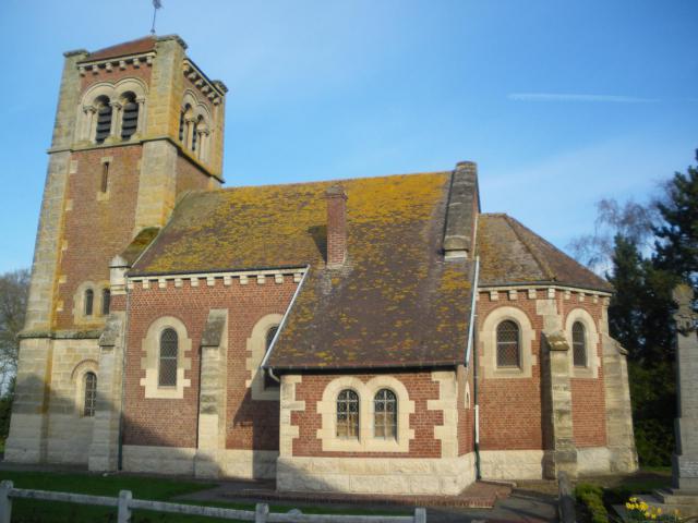 Vue de l'église Saint-Martin de Béhagnies, construite sous la direction des architectes Marcel Julien et Louis Duhayon (mort en 1963).