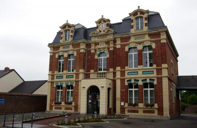 Beaumetz-lès-Loges (Pas-de-Calais, France) - La mairie. .