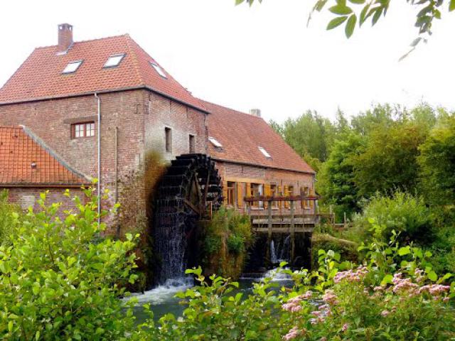 Lugy - Le moulin sur la Traxenne affluent de la Lys