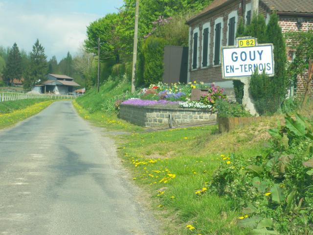 Vue d'une entrée de Gouy-en-Ternois.