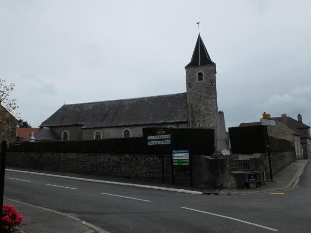 Vue de l'église Saint-Martin de Maninghen-Henne.