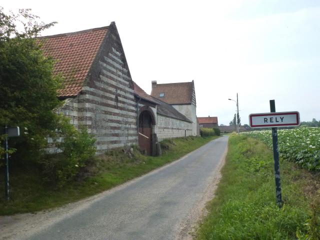 Rely (Pas-de-Calais) city limit sign and farm