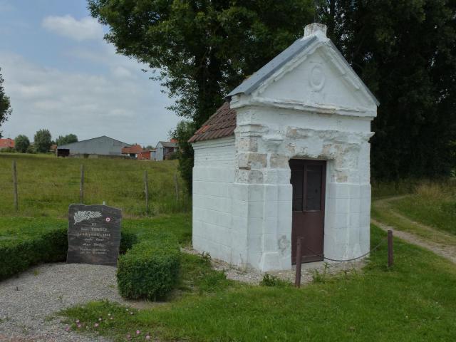 Guarbecque (Pas-de-Calais) mémorial de guerre et chapelle, D187