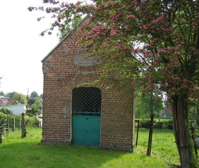 Chapelle en briques à Wambercourt