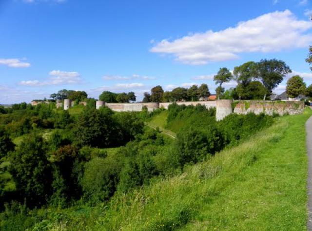 Montreuil sur Mer - Vue globale sur les remparts