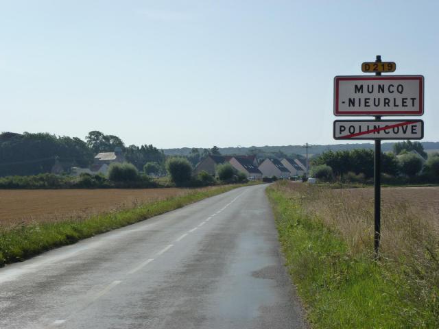 Muncq-Nieurlet (Pas-de-Calais) city limit sign