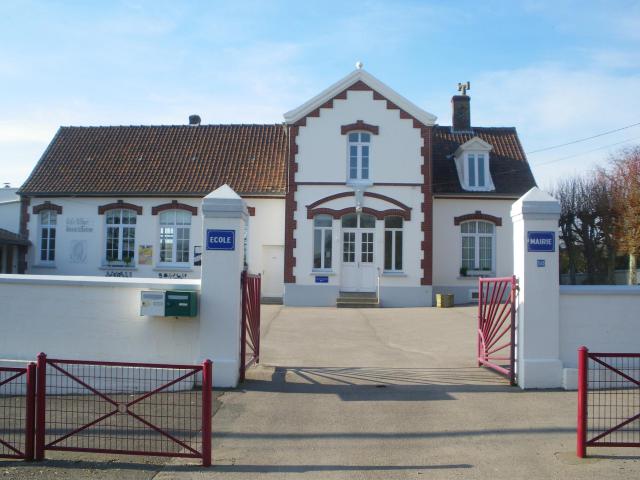 Vue de la mairie-école d'Audembert.
