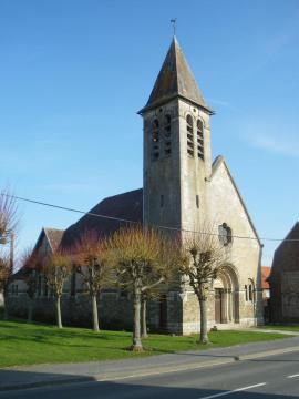 Vue de l'église Saint-Pierre du Sars.