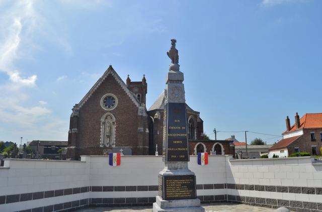 Monument-aux-Morts et l'église Notre-Dame de L'Assomption