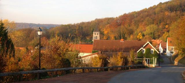 Vue sur le village de Fresnicourt en automne