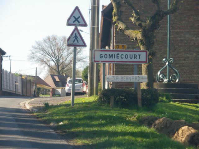 Une entrée de la commune de Gomiécourt.