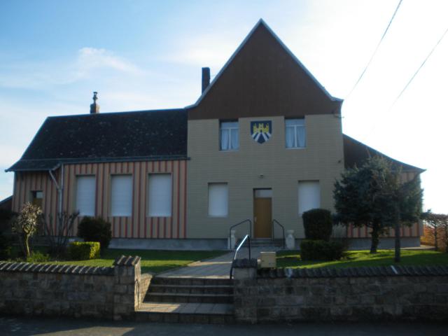 Vue de la mairie de Beaulencourt.