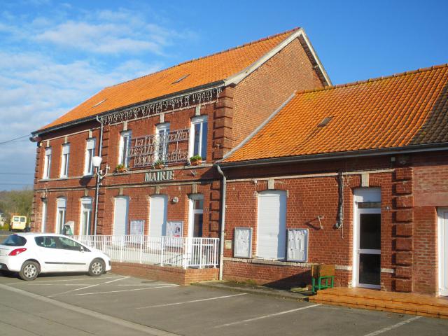 Vue de la mairie de Rebreuve-Ranchicourt.