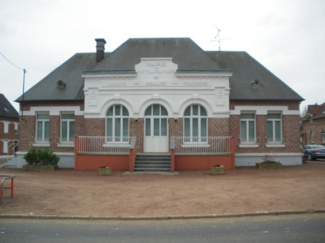 Vue de la mairie de Metz-en-Couture.