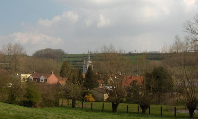 Merck-Saint-Liévin im Aa-Tal (Frankreich, Dept. Pas-de-Calais), Gesamtblick