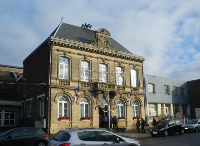 Vue de la mairie de Nœux-les-Mines.