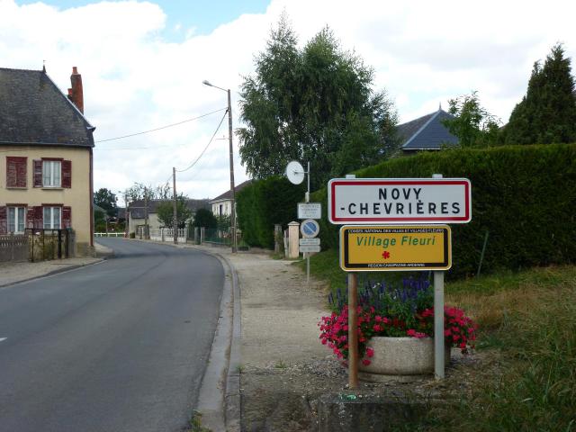 Novy-Chevrières (Ardennes) city limit sign