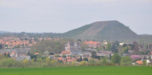 Vue sur le centre du village de Marles-les-Mines,